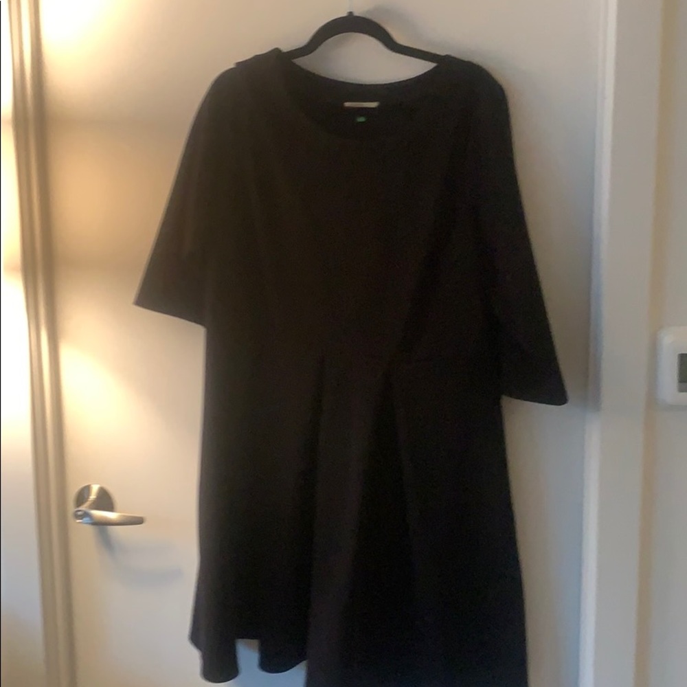 2X Black A-Line dress with sleeves